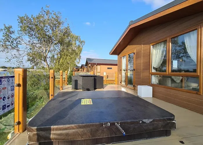 Tattershall Lakeside Lodge Indulgent Wheelchair Ramp 8 Berth With Hot Tub & Starlink