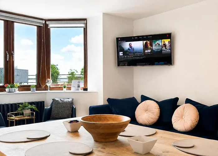 Luxury 4Br En-Suite Lodge Business Stays With Parking